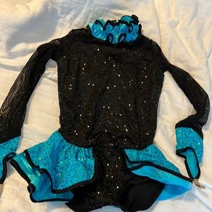 Dance costumes Offers Welcome!